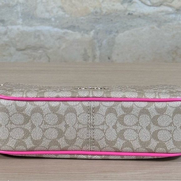 Coach - Picture 9 of 16